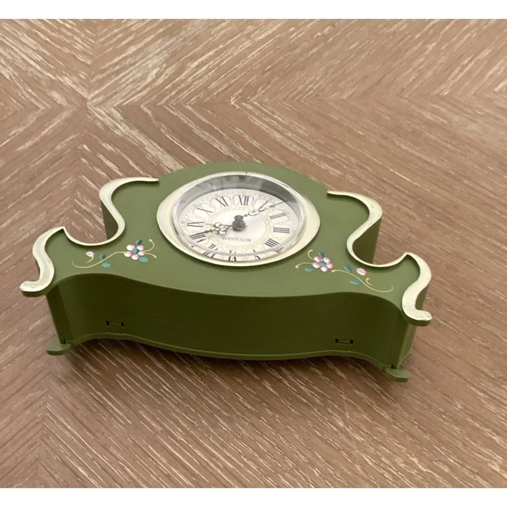 WESTCLOX GREEN PAINTED PLASTIC SHELF DESK MANTEL ALARM CLOCK VINTAGE **WORKS**